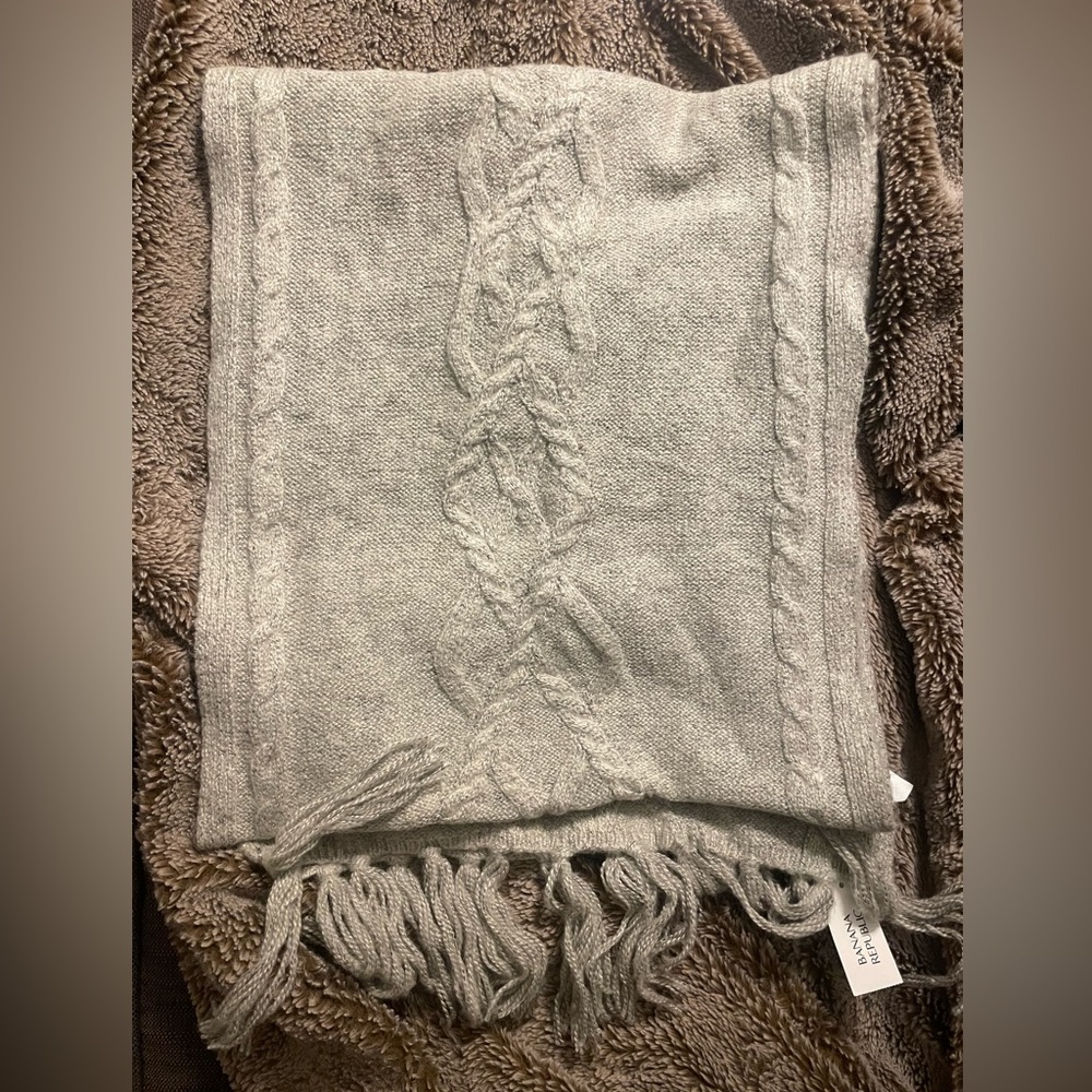 NWT banana republic gray cableknit scarf